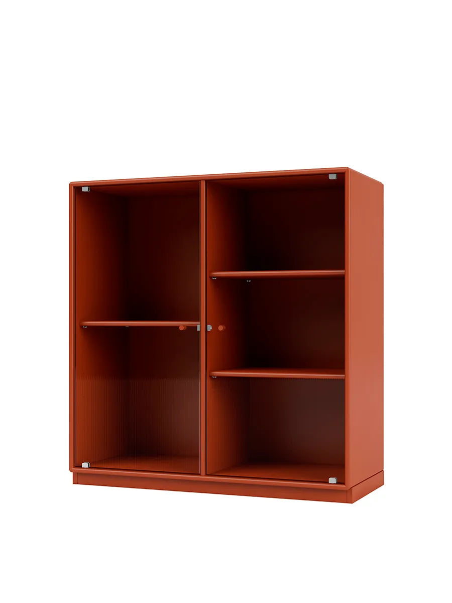 Ripple II Vitrineskab, inkl. sokkel fra Montana