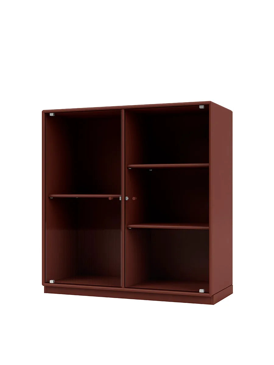 Ripple II Vitrineskab, inkl. sokkel fra Montana