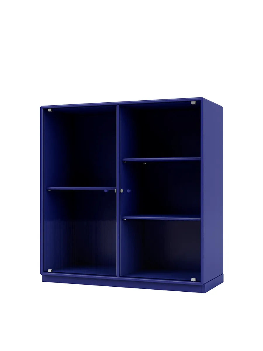 Ripple II Vitrineskab, inkl. sokkel fra Montana