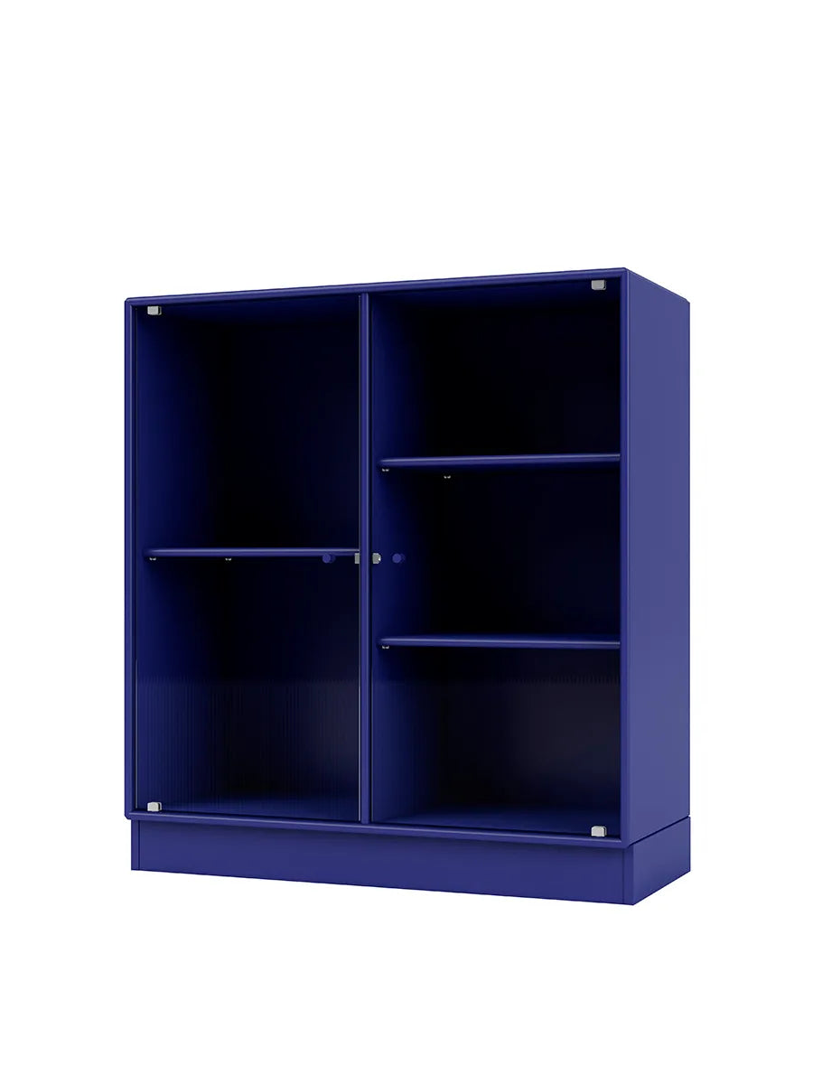 Ripple II Vitrineskab, inkl. sokkel fra Montana