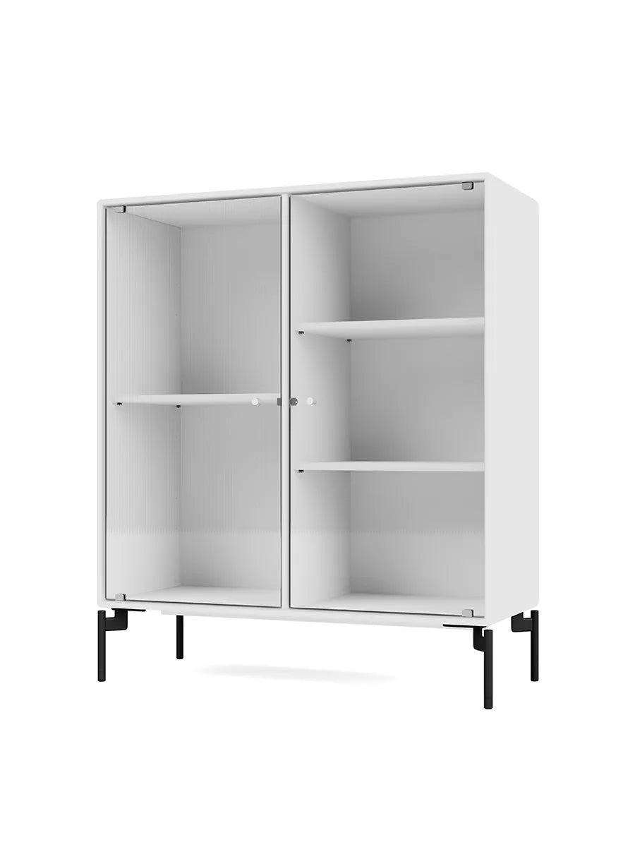 Ripple II Vitrineskab, inkl. ben fra Montana