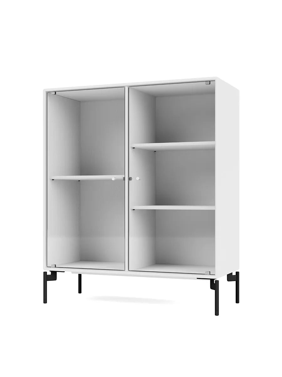 Ripple II Vitrineskab, inkl. ben fra Montana