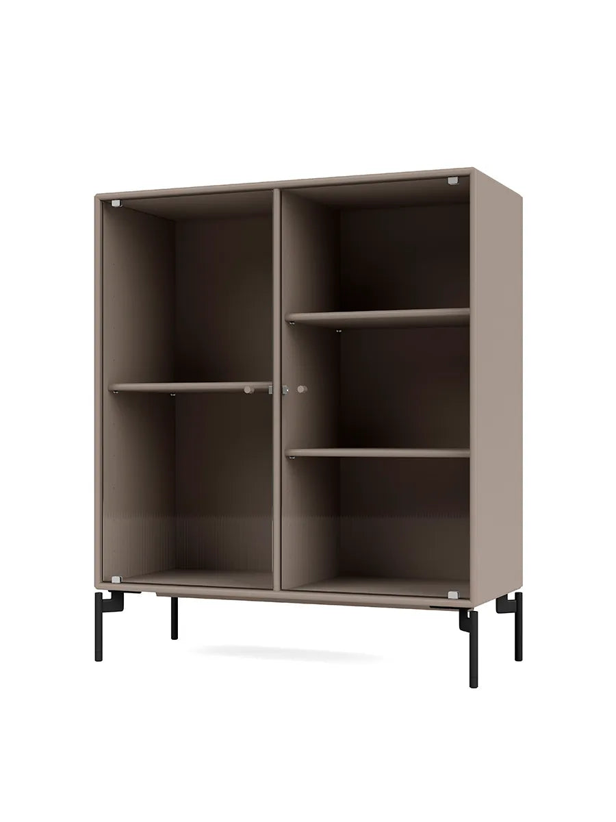 Ripple II Vitrineskab, inkl. ben fra Montana