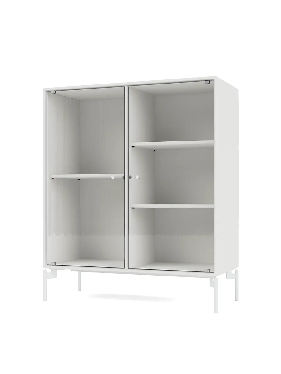 Ripple II Vitrineskab, inkl. ben fra Montana