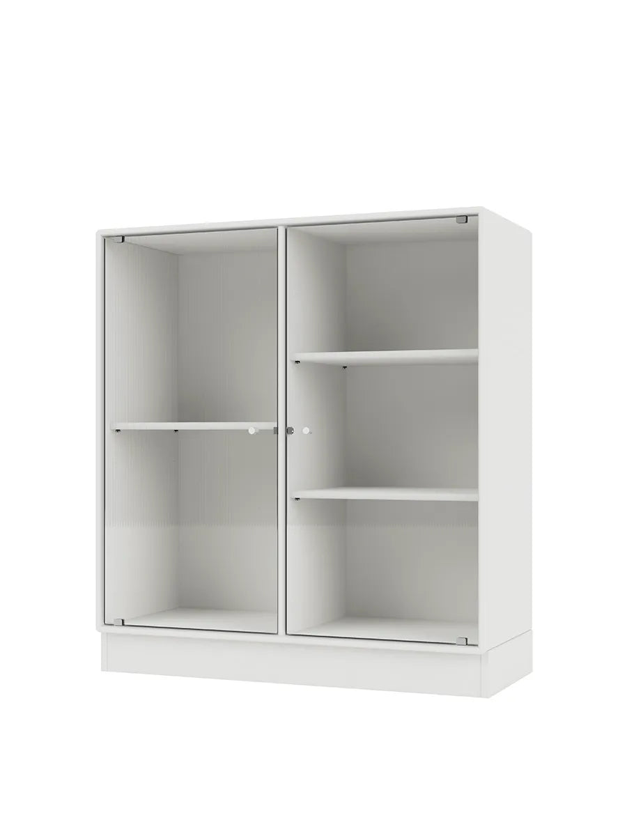 Ripple II Vitrineskab, inkl. sokkel fra Montana