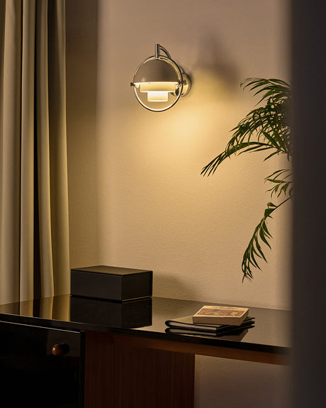 Multi-Lite væglampe fra GUBI - Messing skærm - messing stel - Jacobsen Plus