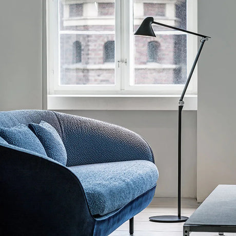 NJP gulvlampe fra Louis Poulsen - Sort - Jacobsen Plus