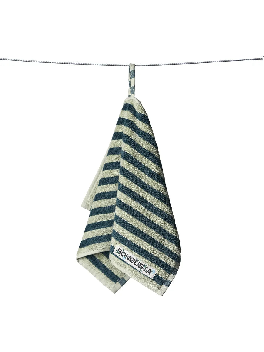 Naram towel - Sea foam & Deep teal fra Bongusta