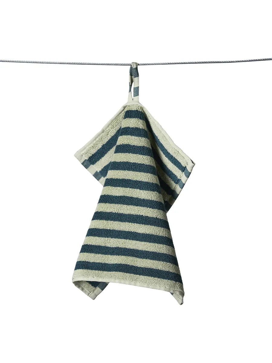 Naram towel - Sea foam & Deep teal fra Bongusta