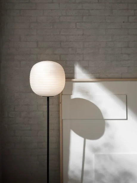 Lantern gulvlampe fra New Works - 3 - Jacobsen Plus