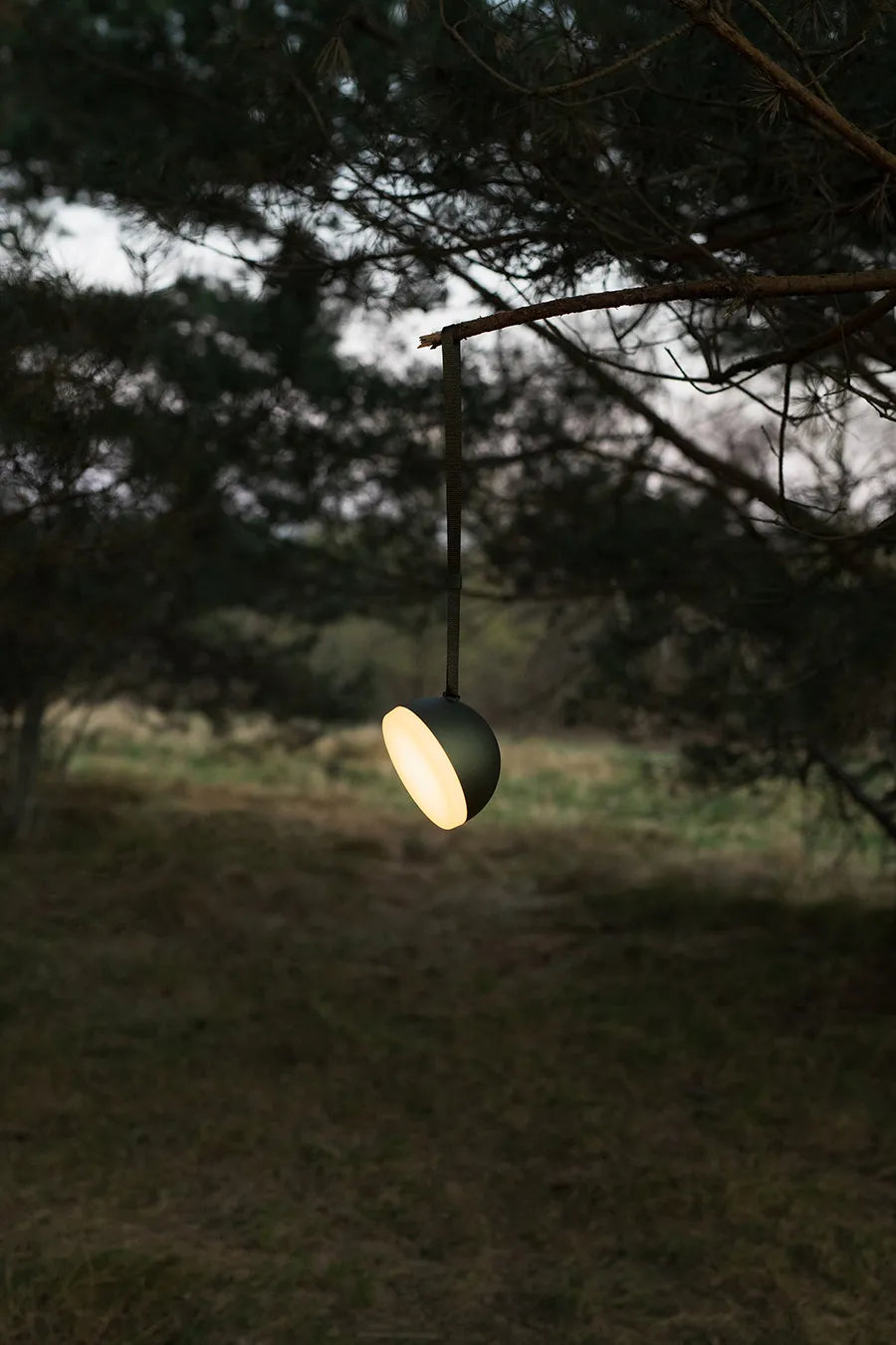 Sphere Adventure Light, warm grey fra New Works