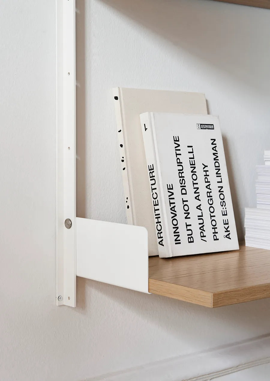 Wall shelf 900 fra New Works