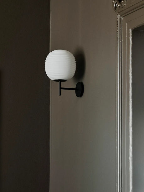 Lantern væglampe fra New Works - 2 - Jacobsen Plus