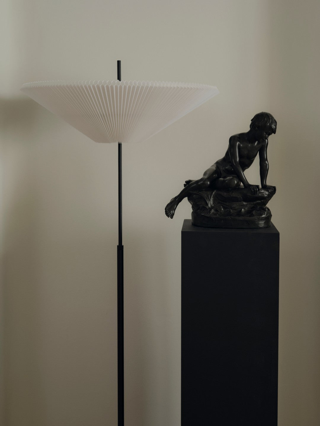 New Works Nebra gulvlampe - 3 - Jacobsen Plus