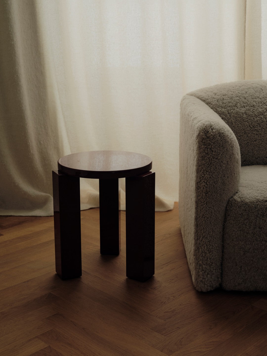 New Works Atlas Stool rund, lakeret - 1 - Jacobsen Plus