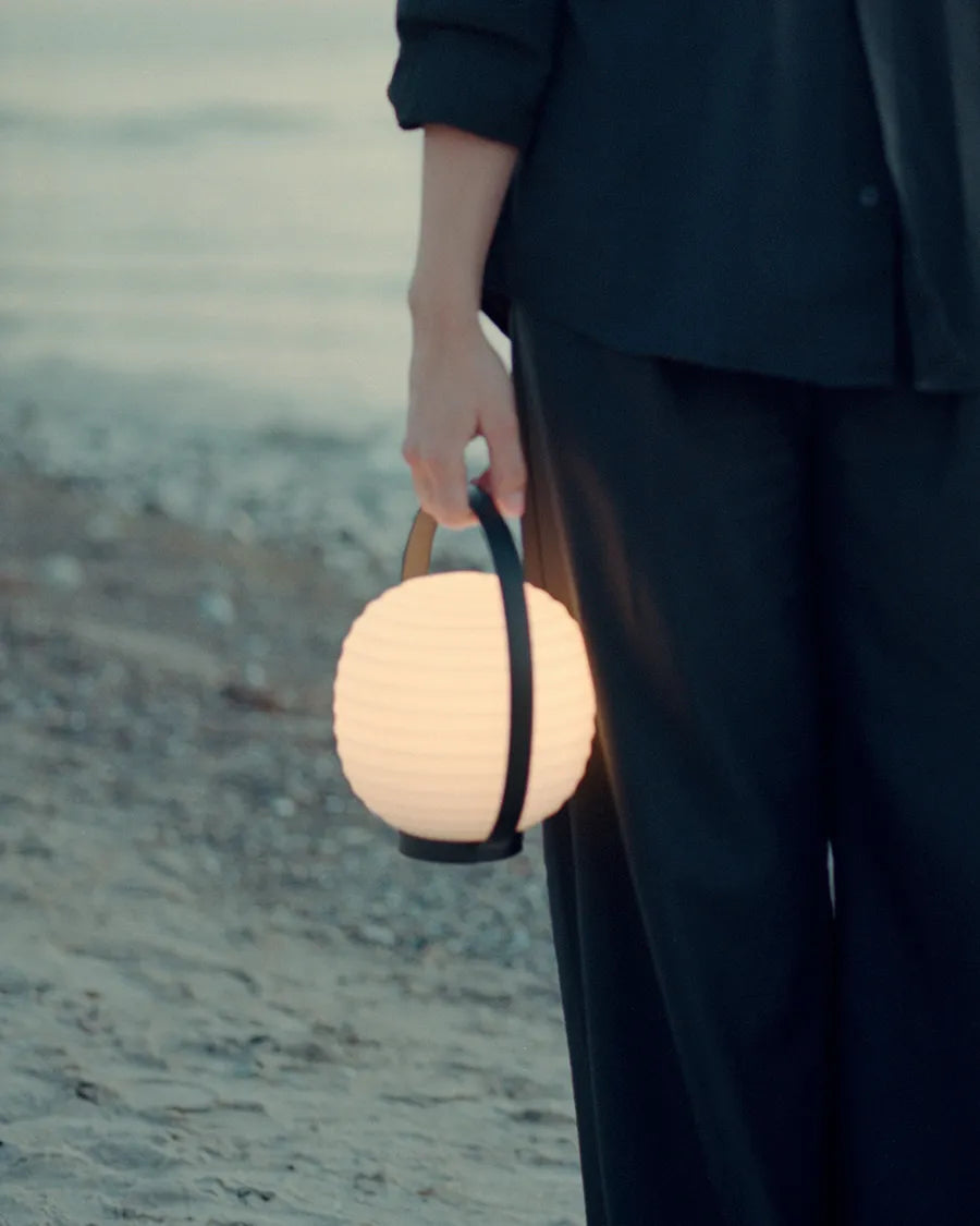 Lantern Portable Table Lamp fra New Works - 4 - Jacobsen Plus