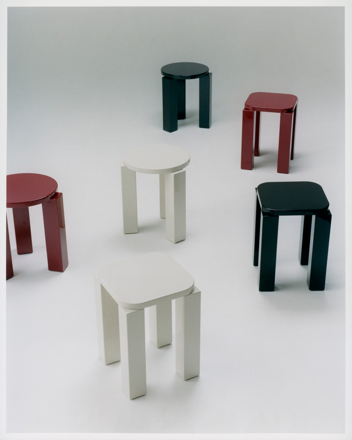 New Works Atlas Stool rund, lakeret