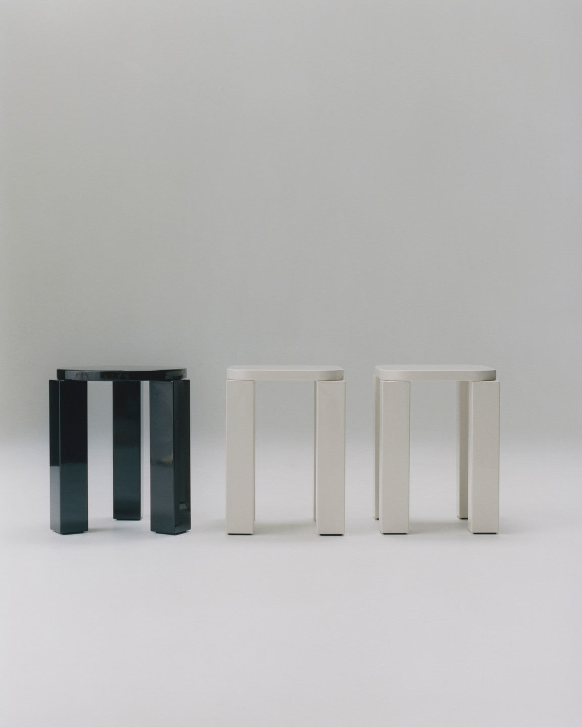 New Works Atlas Stool rund, lakeret