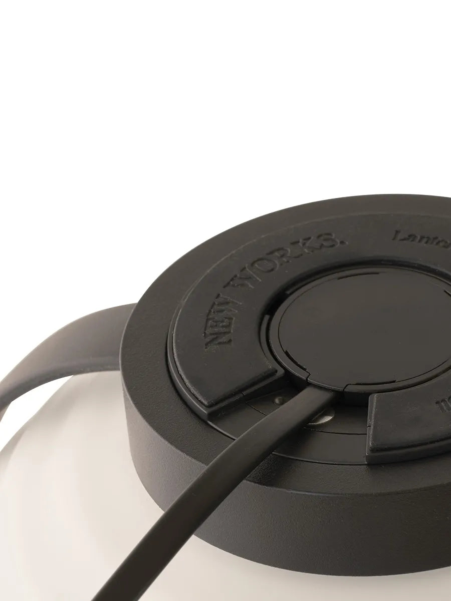 Lantern Portable Table Lamp fra New Works