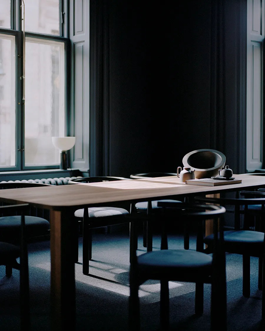 Atlas Spisebord 2500x950, Smoked Oak fra New Works