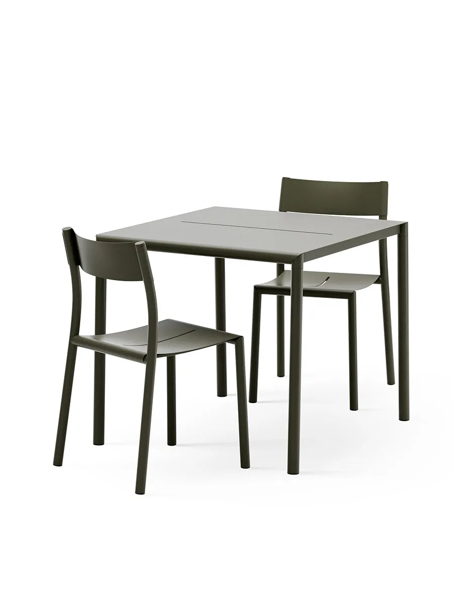 May sæt, 2 stole og bord 85x85 i dark green fra New Works