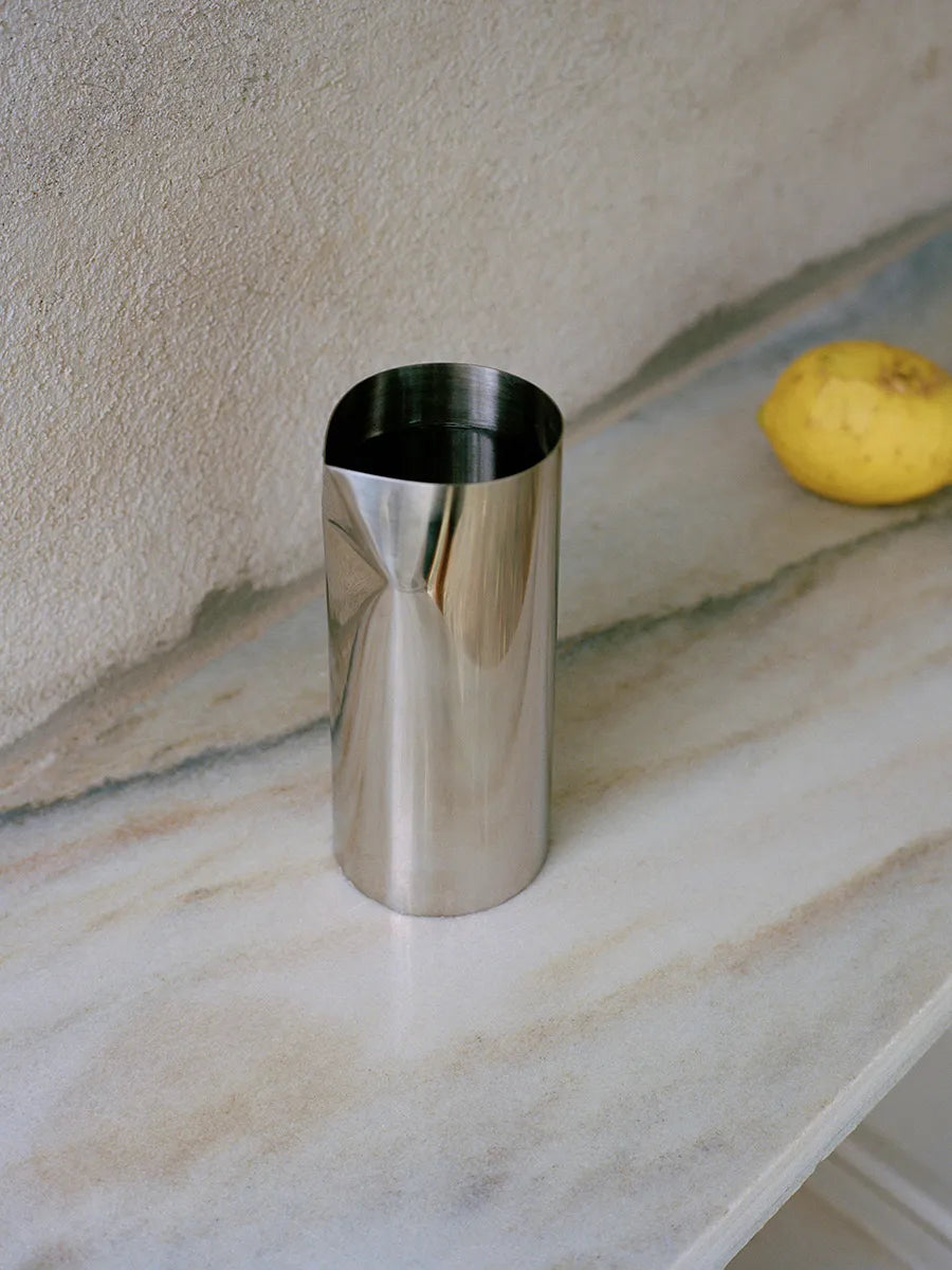 Pleat Pitcher fra New Works