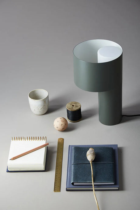 Tangent Table Lamp fra Woud - 1 - Jacobsen Plus