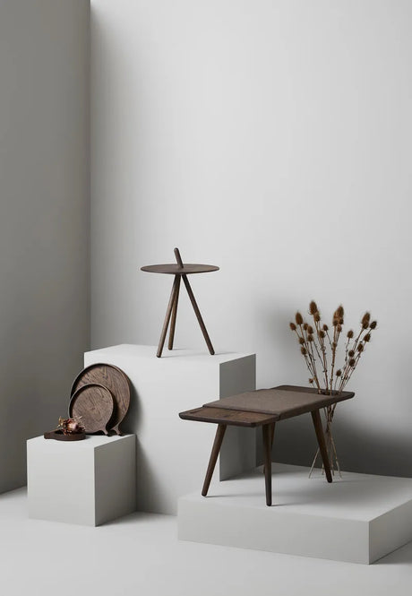 Come Here Side Table fra Woud - Sortlakeret - Jacobsen Plus