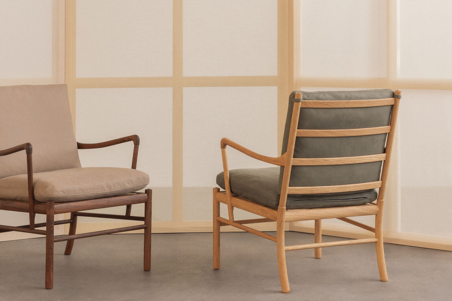 OW149 Colonial lænestol, valnød olie, Terra-læder af Ole Wanscher