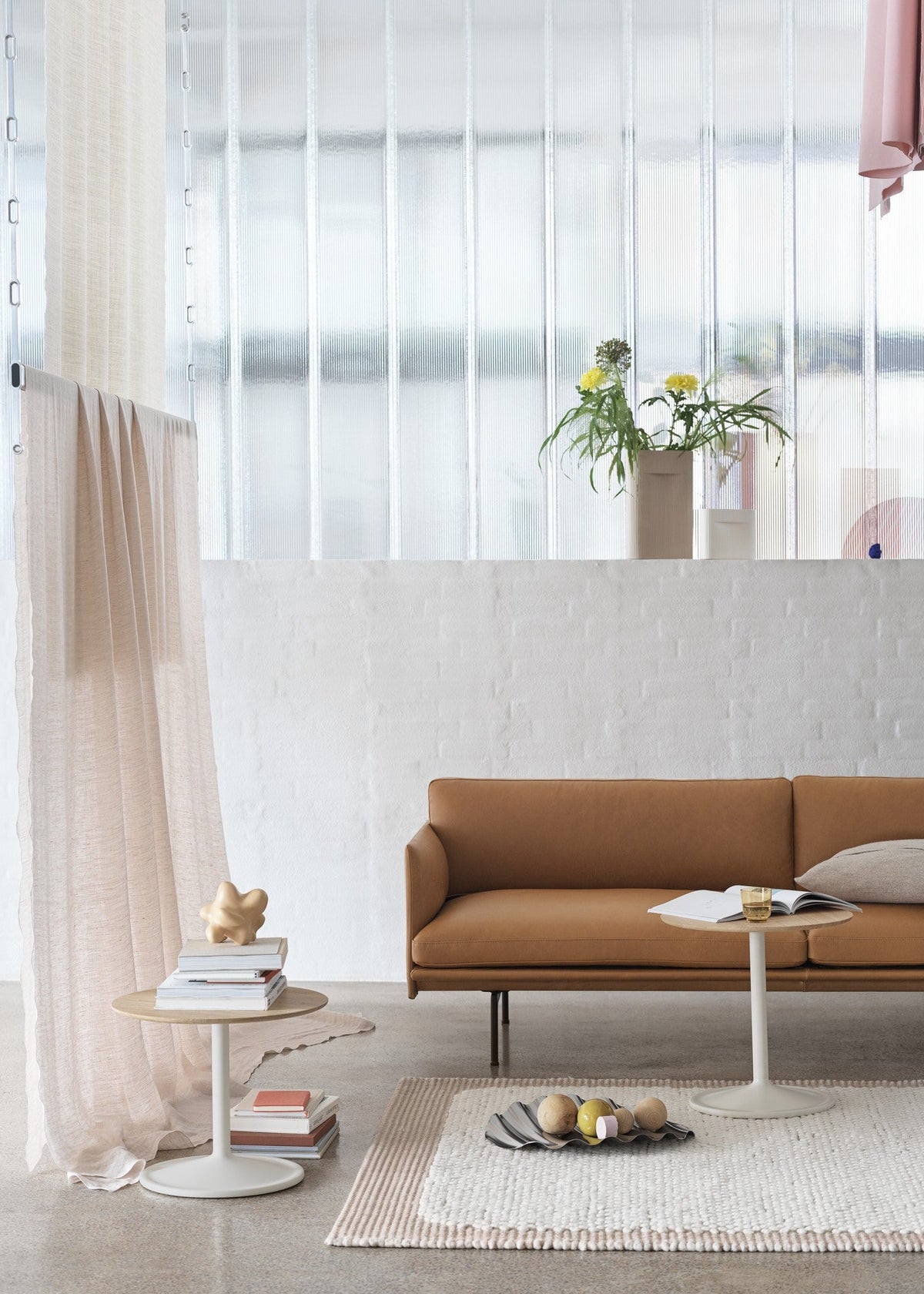 Outline 2 pers. sofa fra Muuto - 1 - Jacobsen Plus