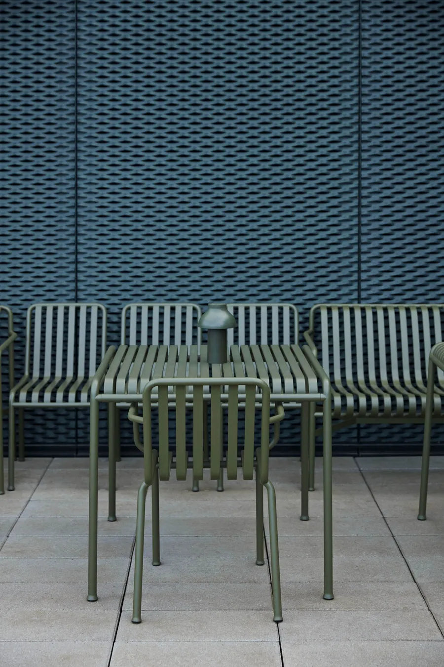 Palissade Table 90x82, olive fra Hay