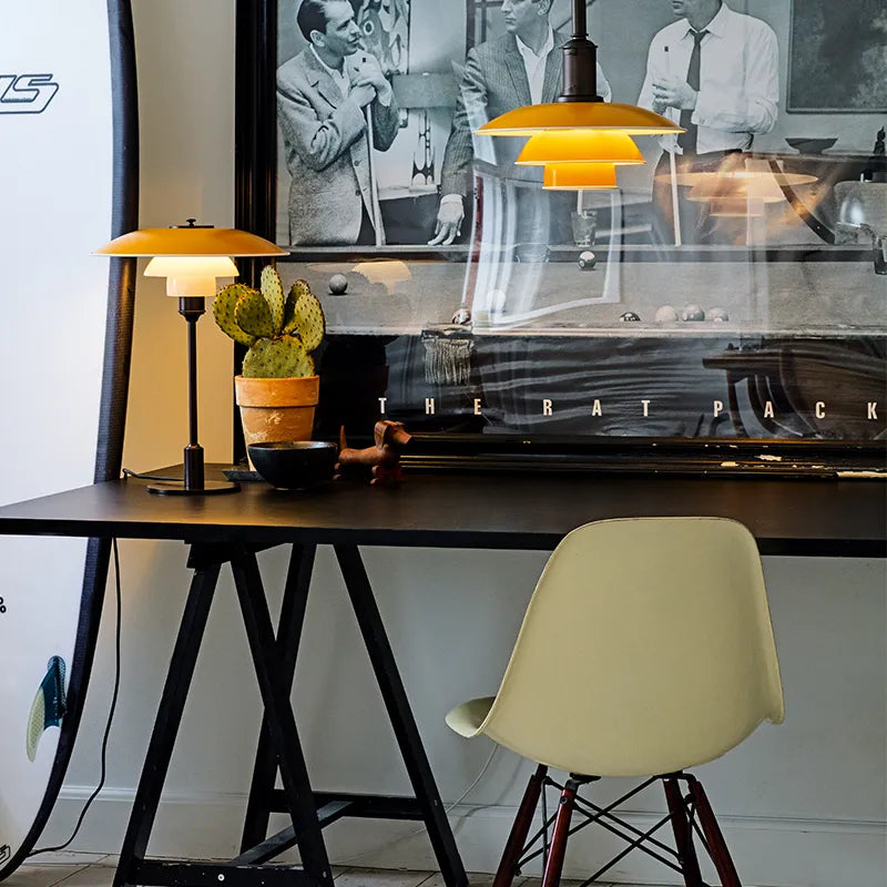 PH 3½-2½ Bordlampe, gul af Poul Henningsen