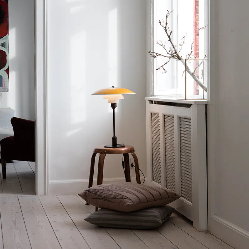 PH 3½-2½ Bordlampe, gul af Poul Henningsen