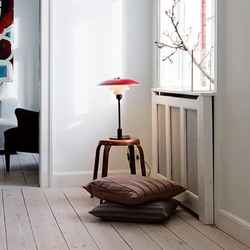 PH 3½-2½ Bordlampe, rød af Poul Henningsen