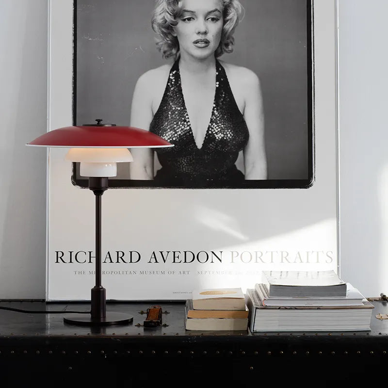 PH 3½-2½ Bordlampe, rød af Poul Henningsen