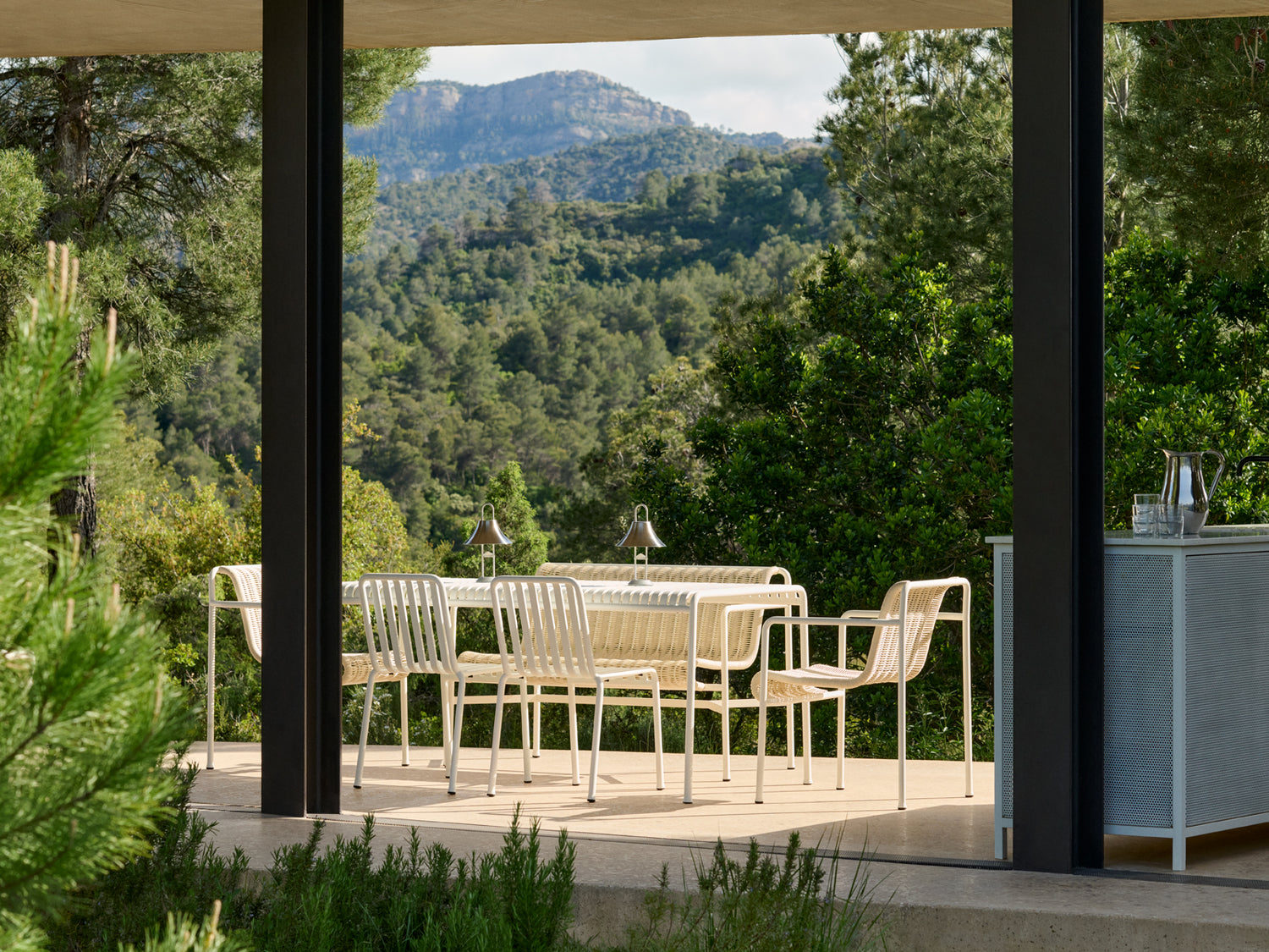 Palissade Table 90x82, cream white fra Hay