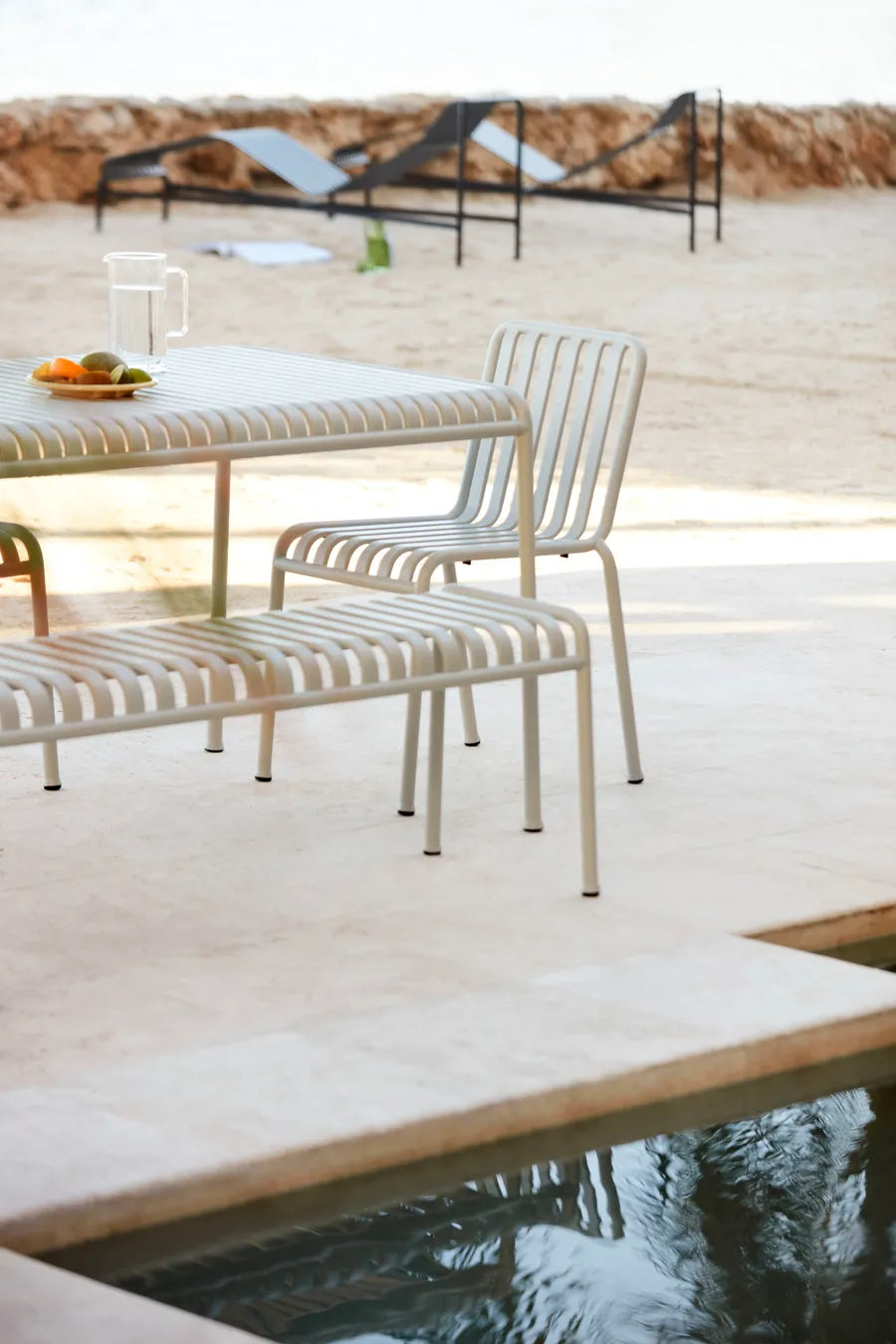 Palissade Bench, sky grey fra Hay