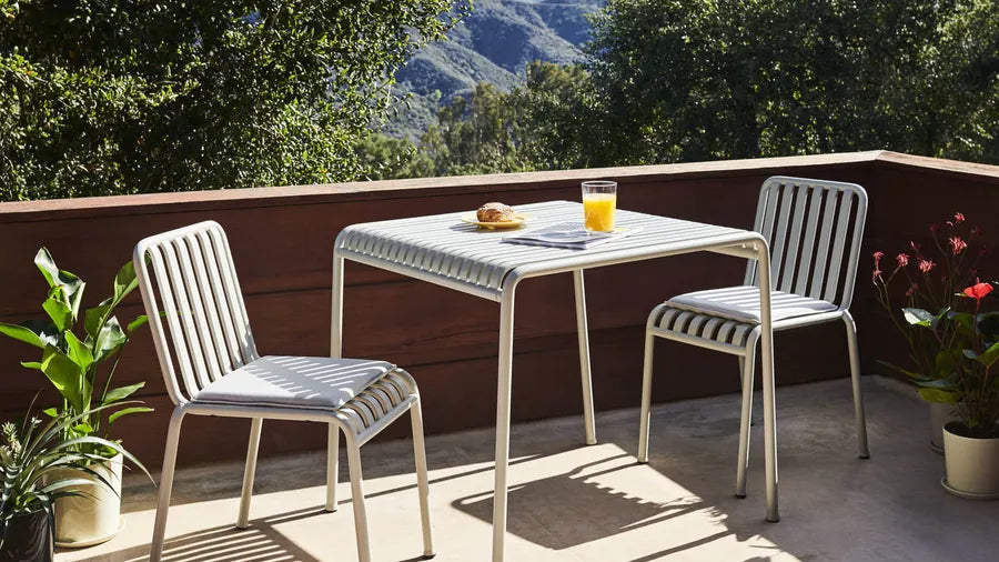 Palissade Table 90x82, sky grey fra Hay