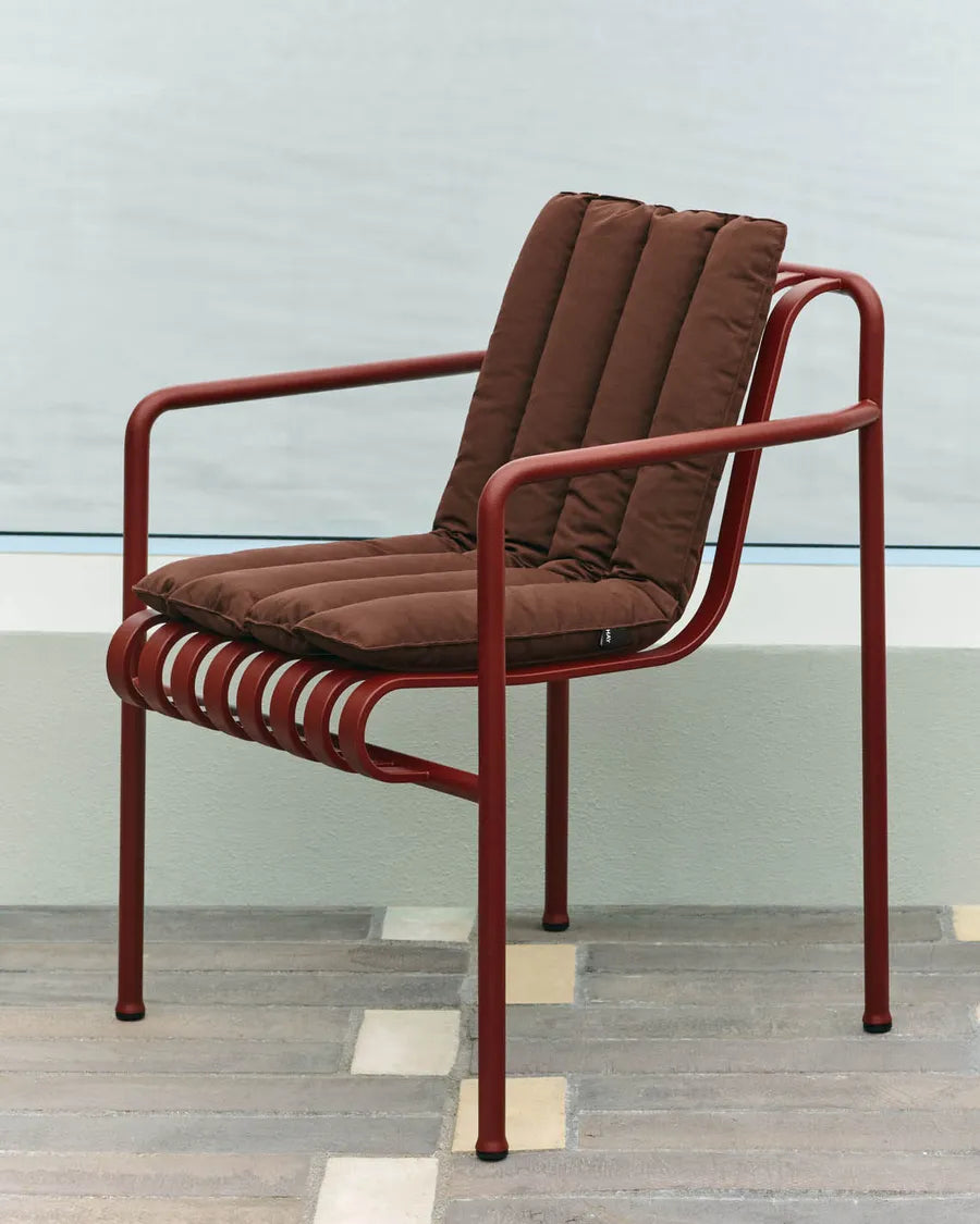 Palissade Dining Armchair, iron red fra Hay