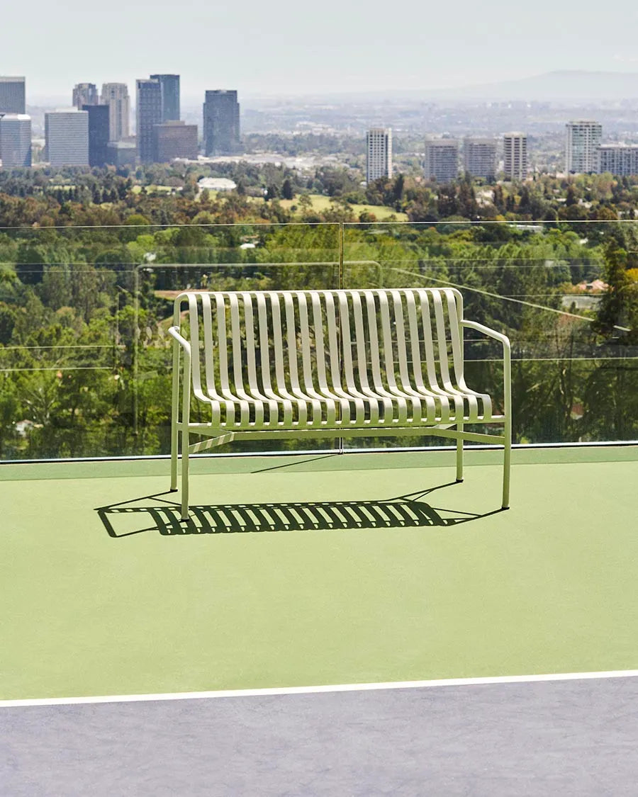 Palissade Dining Bench med armlæn, antracit fra Hay