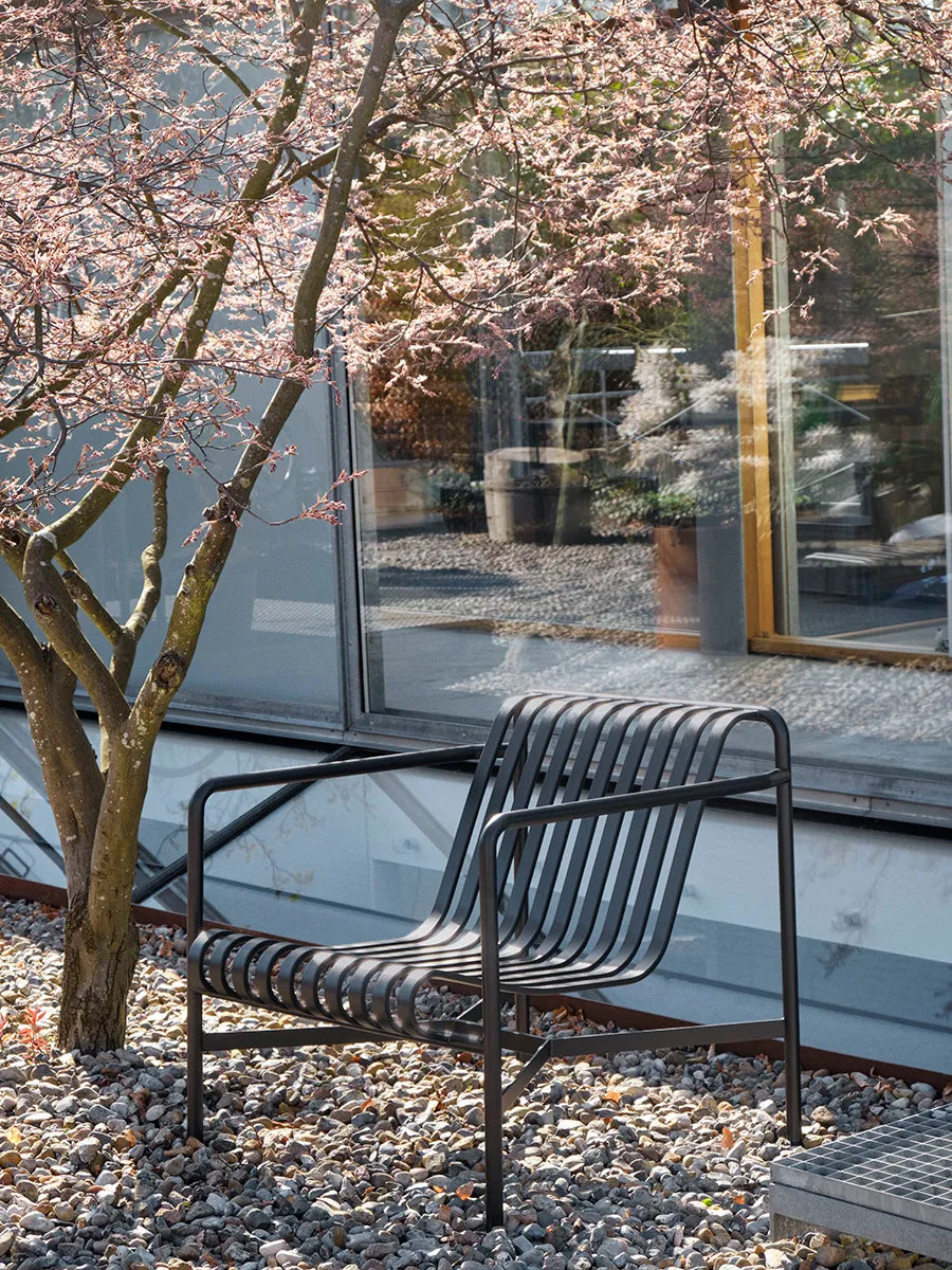 Palissade Lounge Chair Low, antracit fra Hay