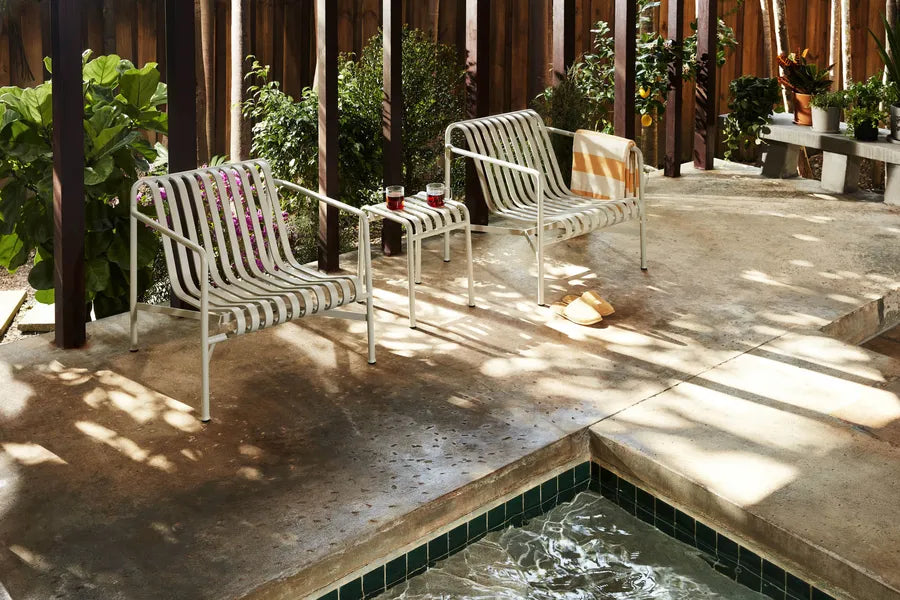 Palissade Lounge Chair Low, sky grey fra Hay