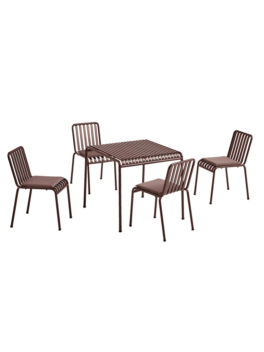 Palissade sæt, 4 stole og bord i iron red fra HAY