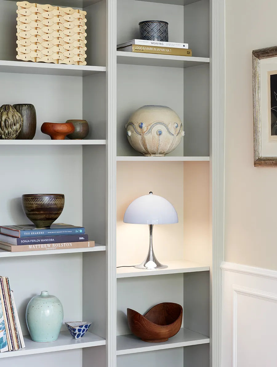 Panthella 250 bordlampe, grå opal fra Louis Poulsen