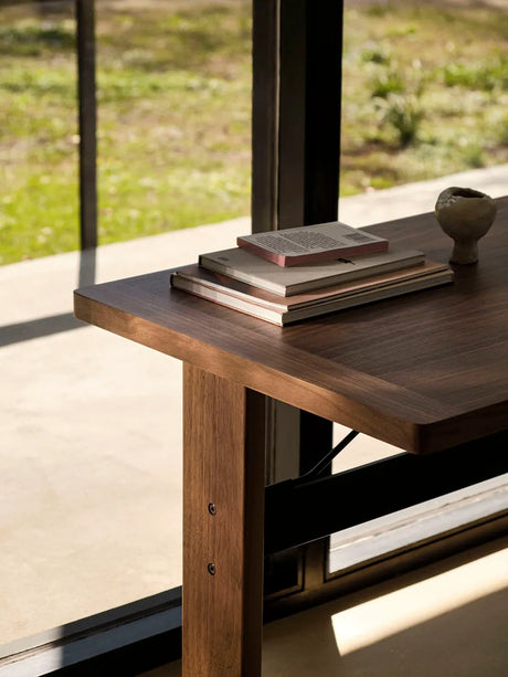 Passerelle Desk, L140 cm fra Hay - Water-based lacquered oak / Ink black / Water-based lacquered oak - Jacobsen Plus