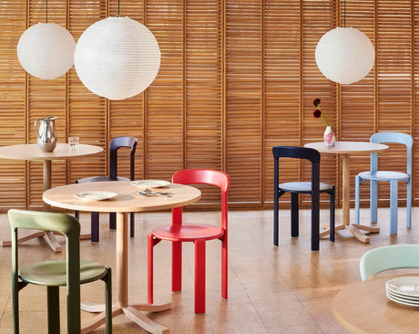 Pastis Table, Ø70 cm fra Hay - Vandbaseret lakeret eg - Jacobsen Plus