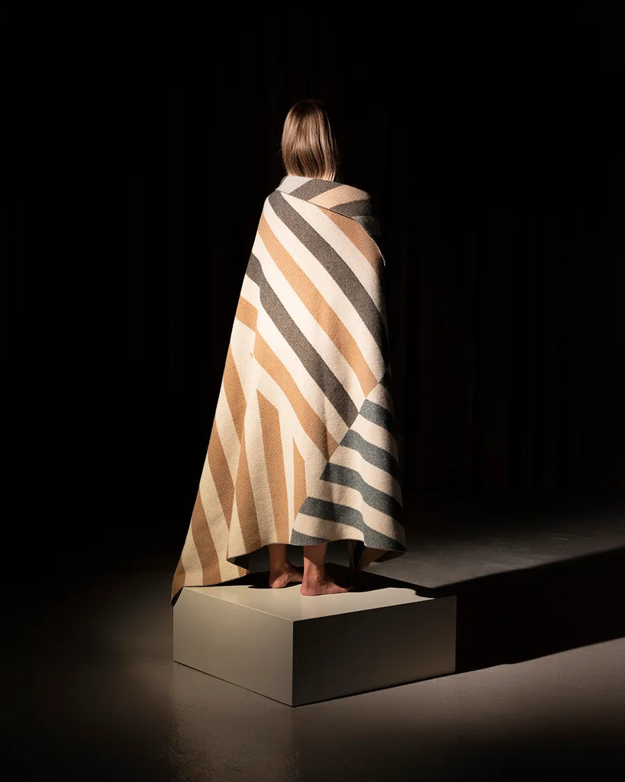 Patch Plaid, white/deer/onyx fra raawii - 7 - Jacobsen Plus