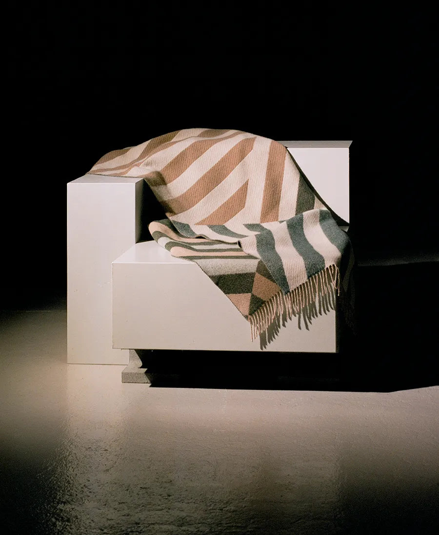 Patch Plaid, white/deer/onyx fra raawii - 5 - Jacobsen Plus