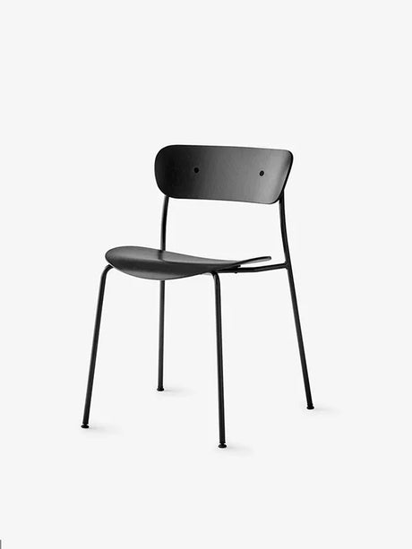 Pavilion Stol AV1 fra &Tradition - Sortlakeret eg - Jacobsen Plus