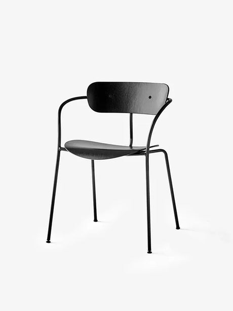 Pavilion Armstol AV2 fra &Tradition - Sortlakeret eg - Jacobsen Plus